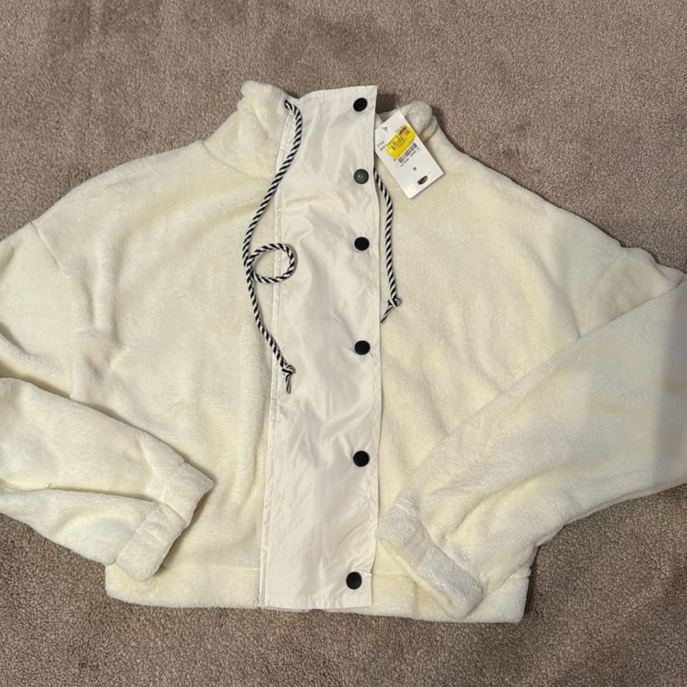 NWT cream cropped fleece jacket zip and snap size med